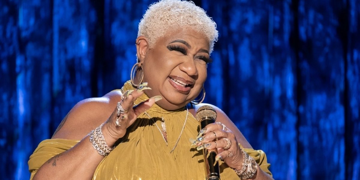 Luenell performing on tour